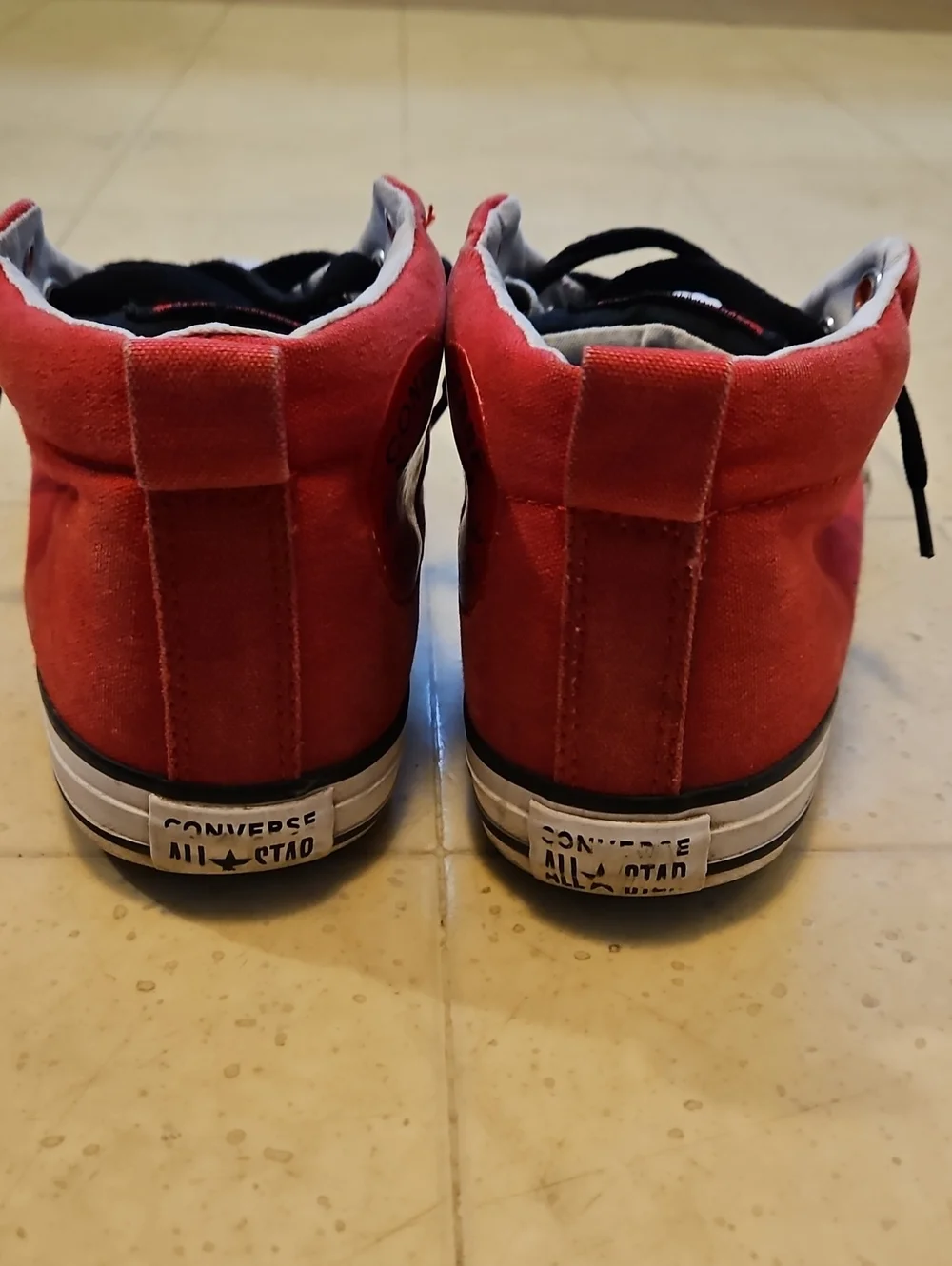Converse Red and Black Low-Top Canvas Sneakers, Size 6 (Big Boy).